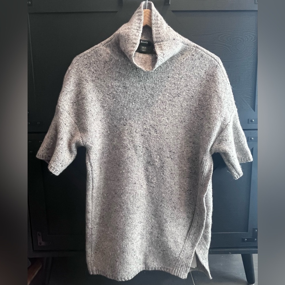 Roots Merino Wool / Alpaca blend Gray Turtleneck Sweater, like new!